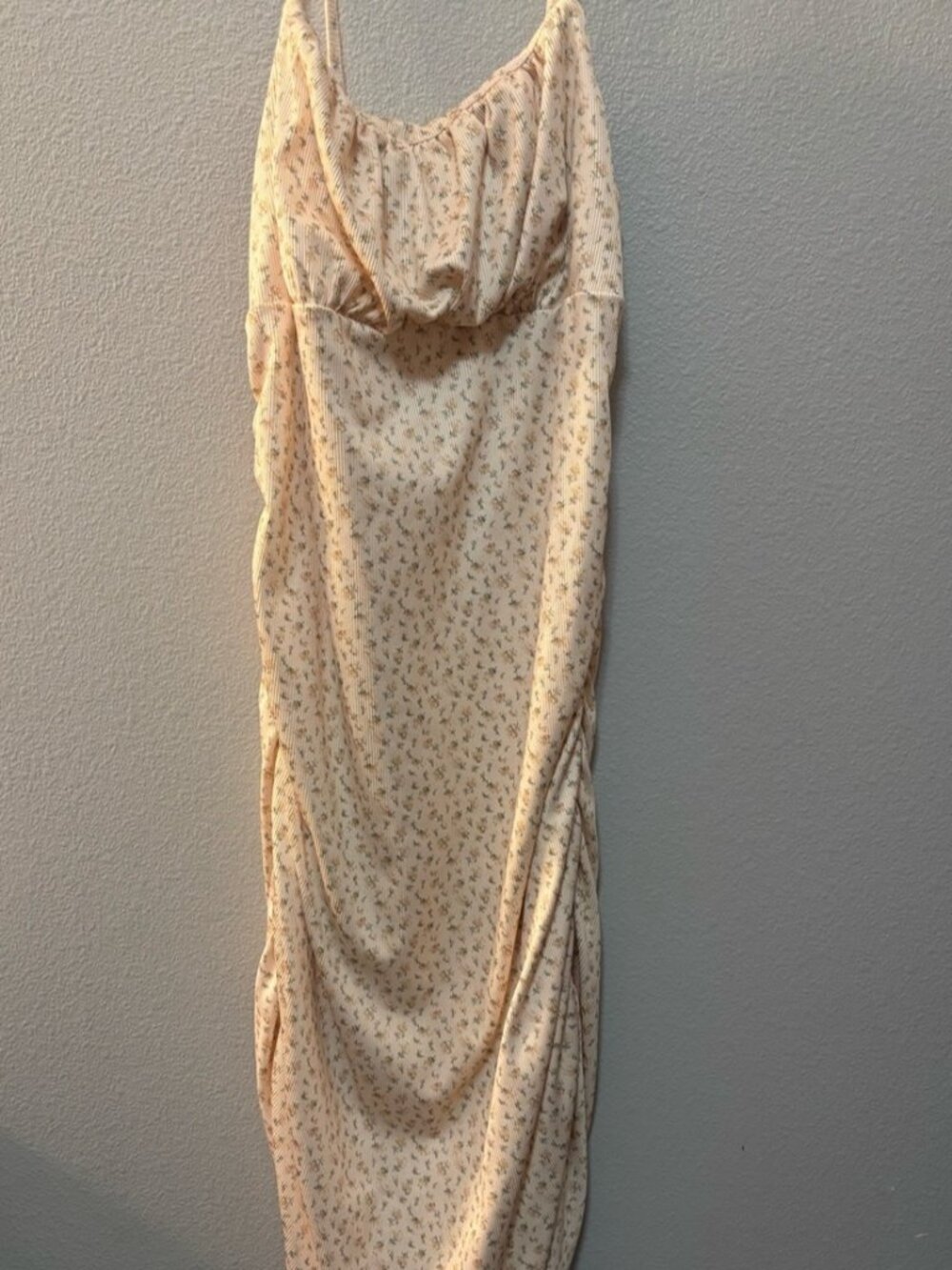 💚$5 Deals- Light Floral Ruched Slip Dress in Cream